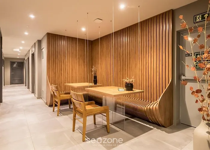 Estudio Em Predio Com Piscina Em - Jre Porto Alegre
